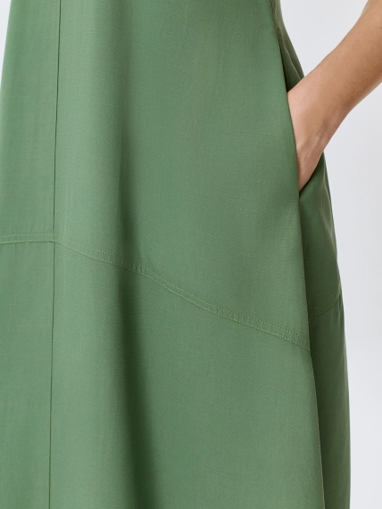 Платье А-силуэта с деталью на спинке