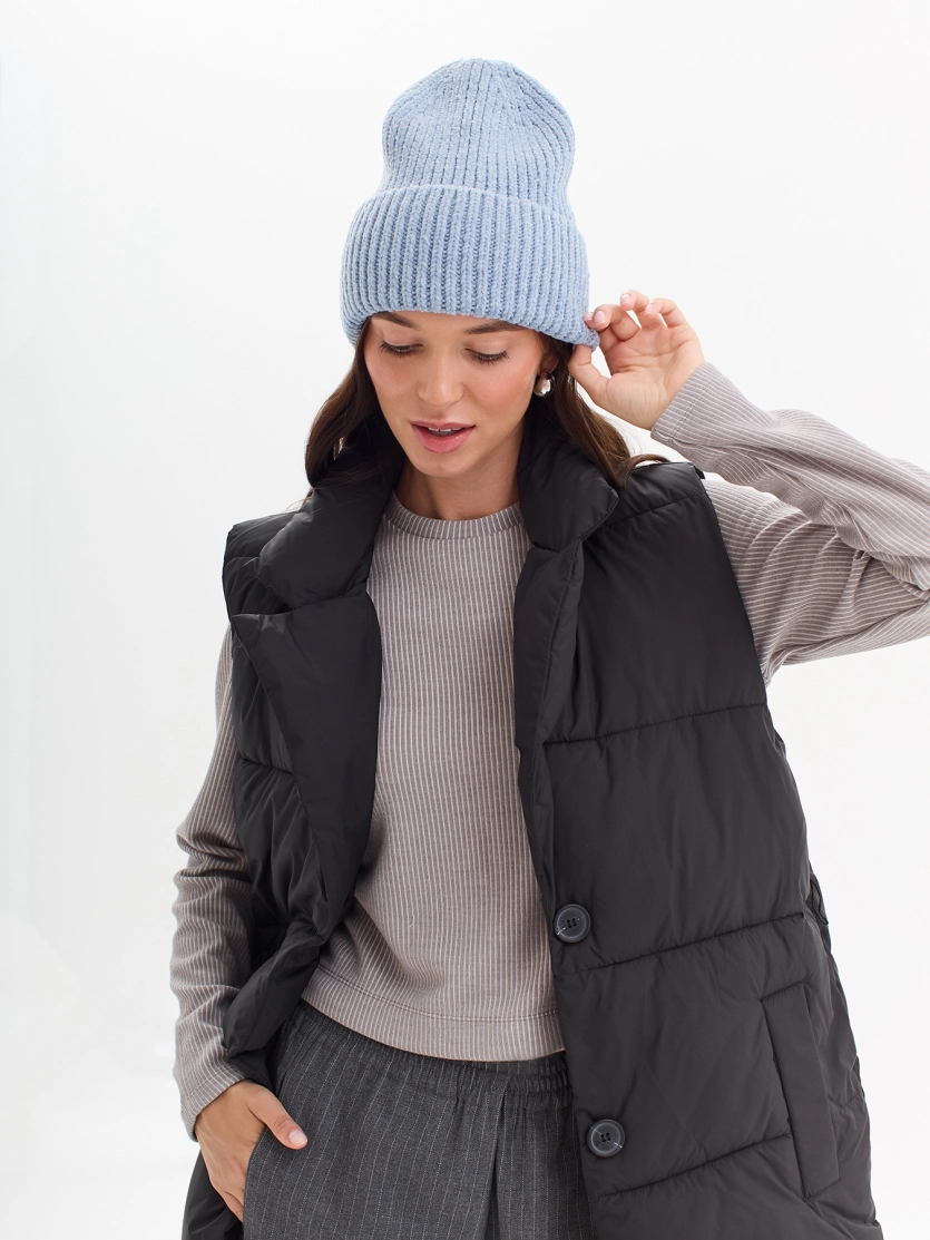 Вязаная шапка с отворотом