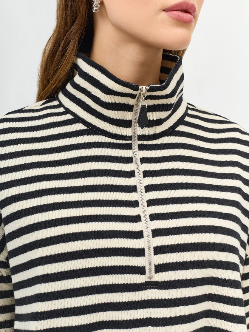 Джемпер в контрастную полоску