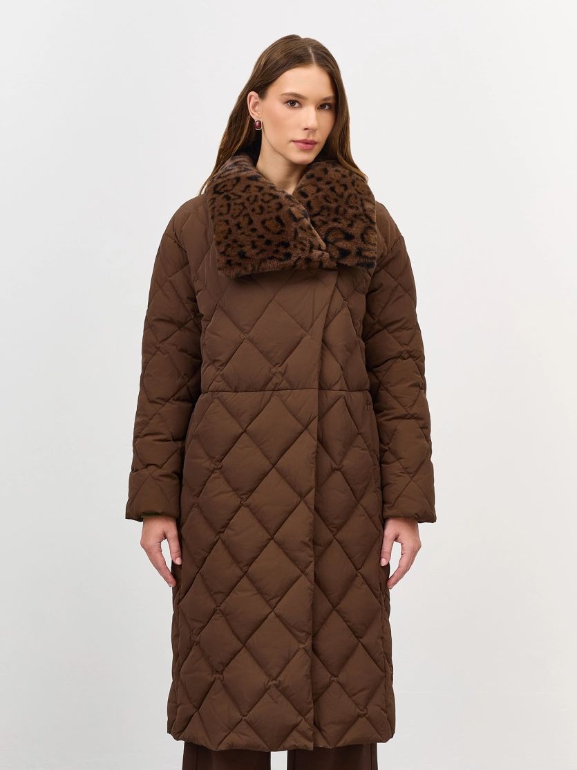 Пальто с меховым воротником