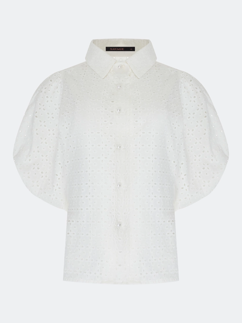 Ажурная блузка с объемными рукавами