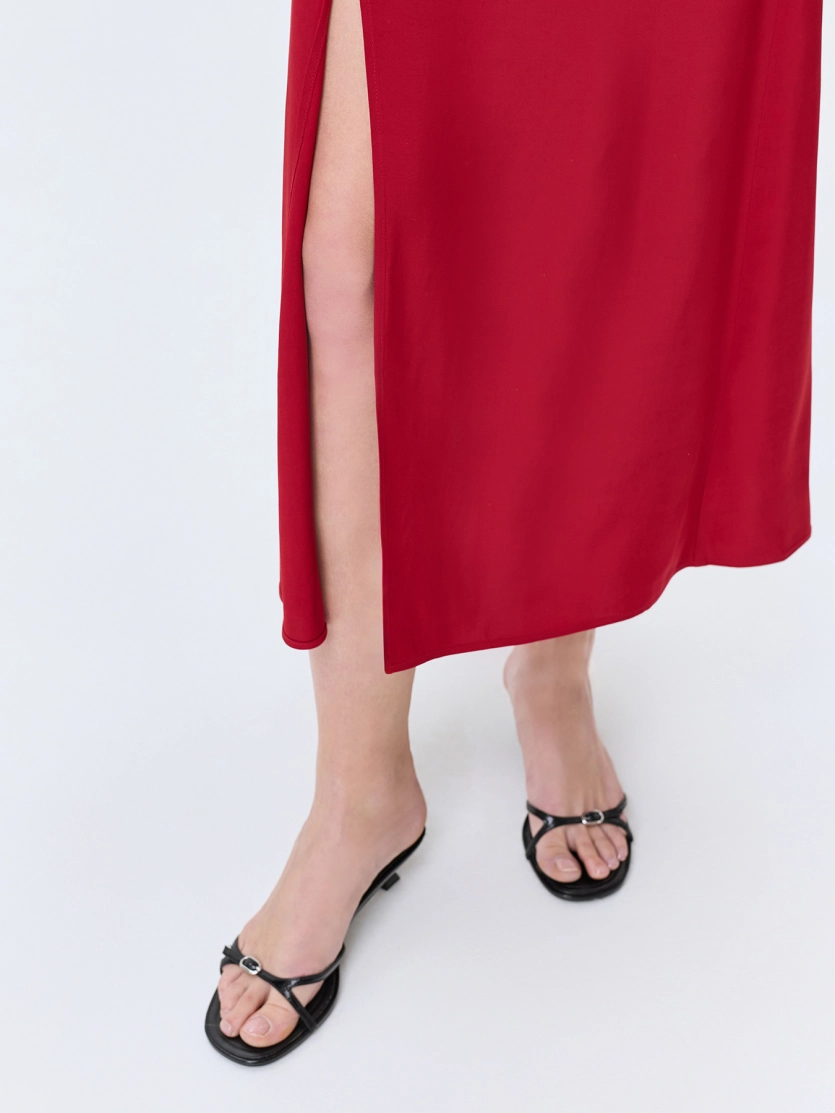 Яркое платье-миди из вискозы