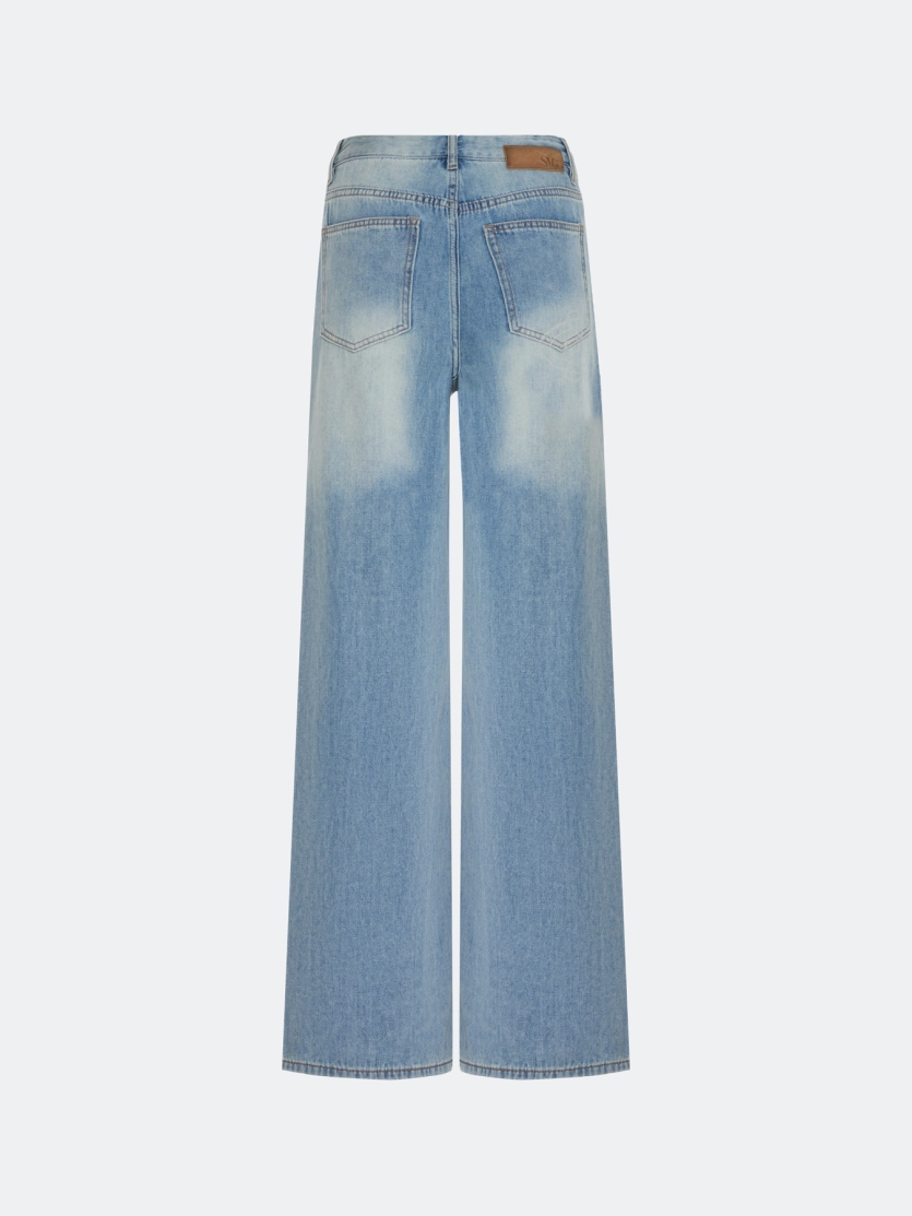 Широкие джинсы с акцентными дестроями