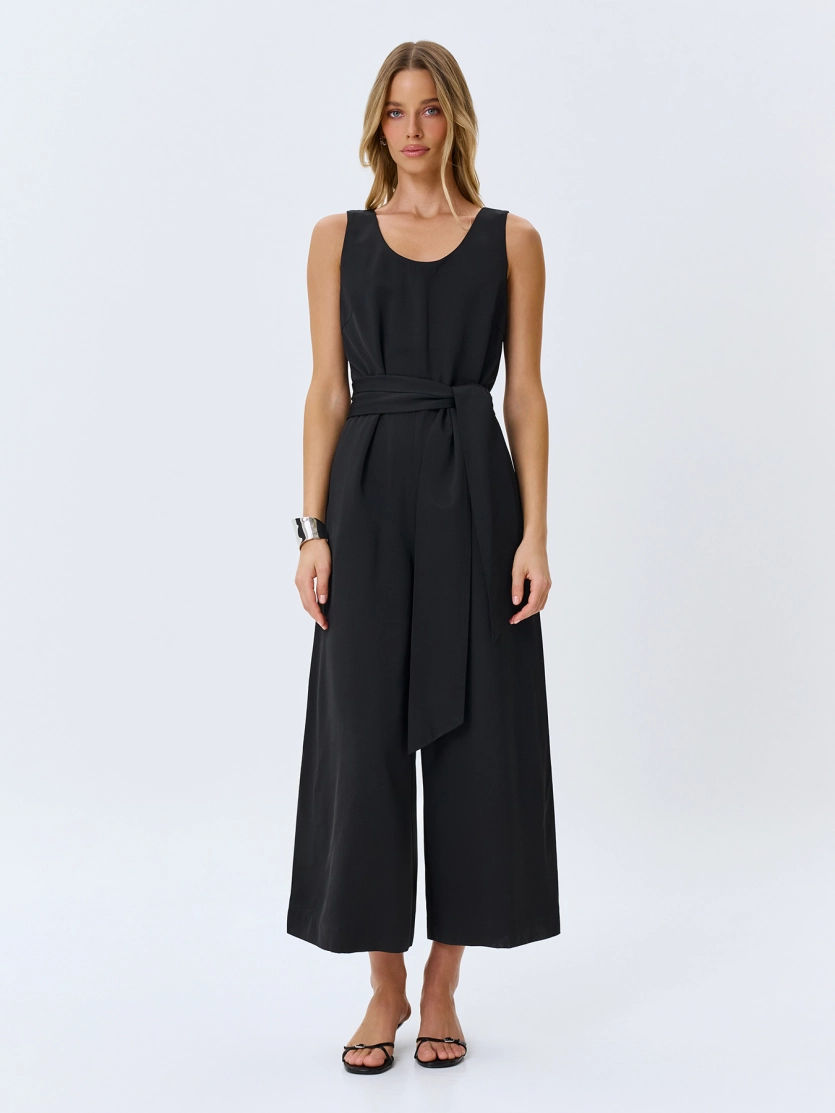 Свободный комбинезон из района