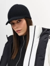 Вязаная кепка с козырьком 