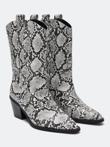 Казаки со змеиным принтом