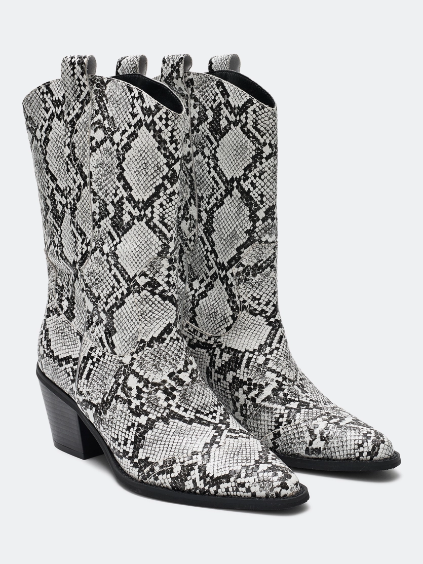 Казаки со змеиным принтом