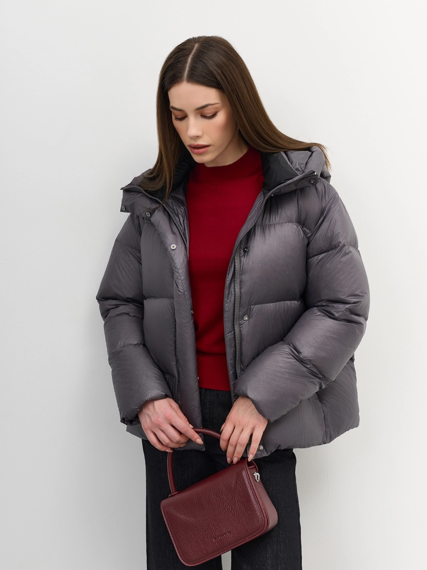 Укороченный пуховик с сатиновым блеском