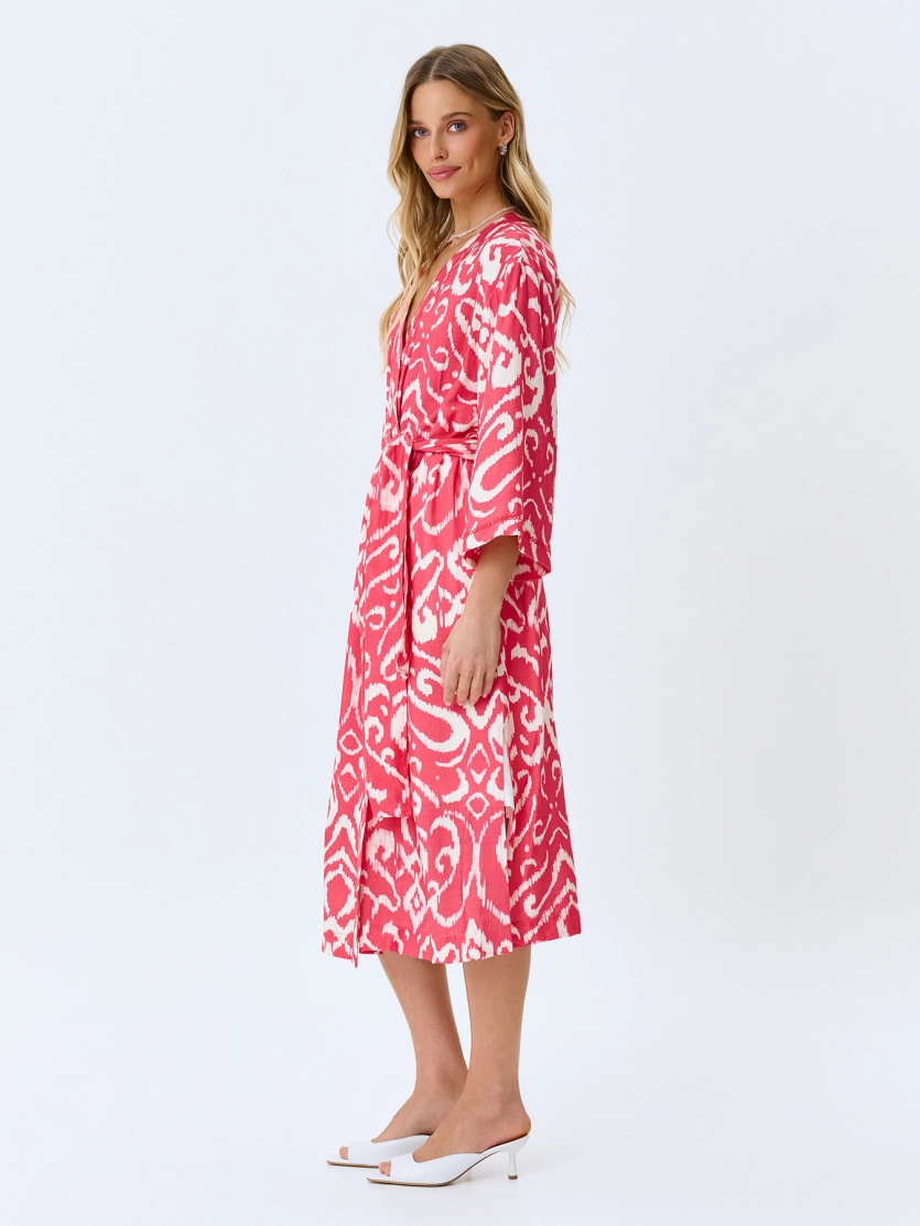 Яркое кимоно с этническим принтом