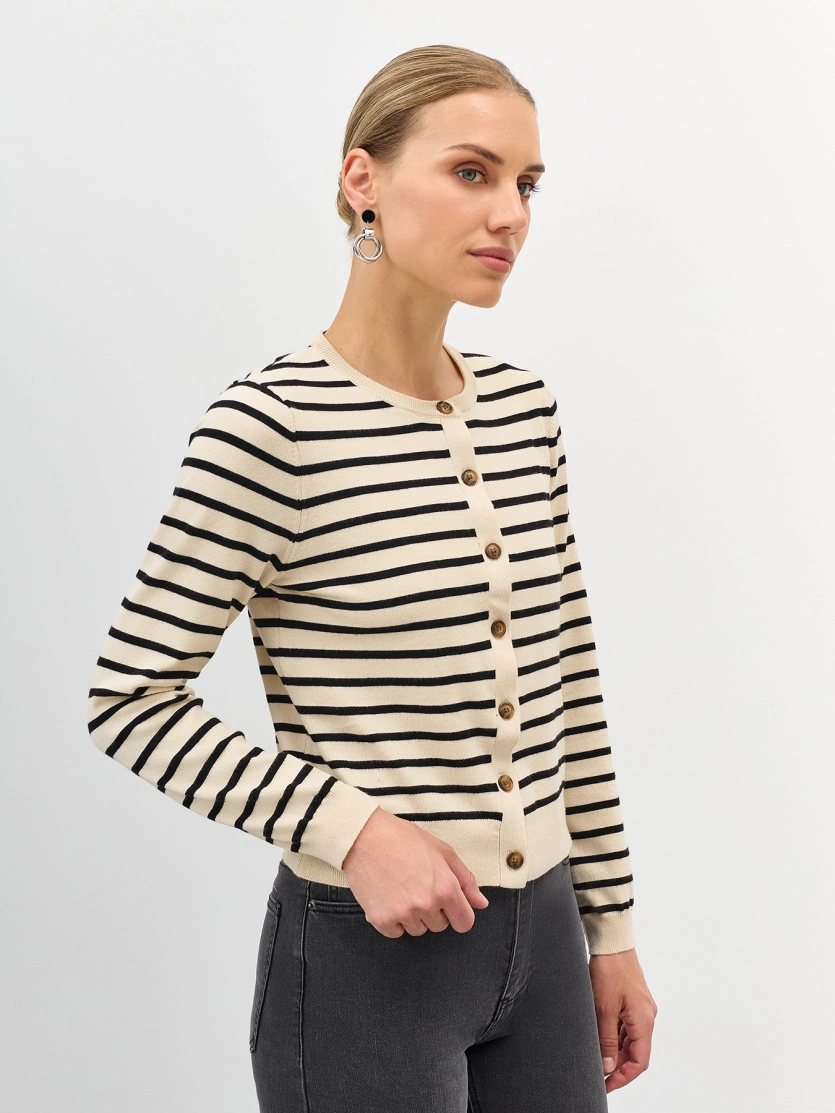 Вязаный кардиган в тонкую полоску