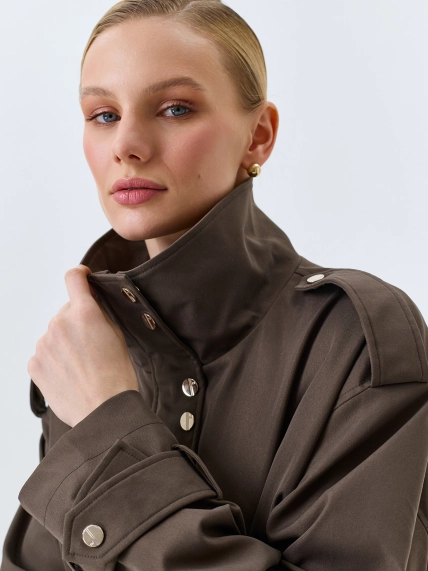 Ветровка с высоким воротником стойкой