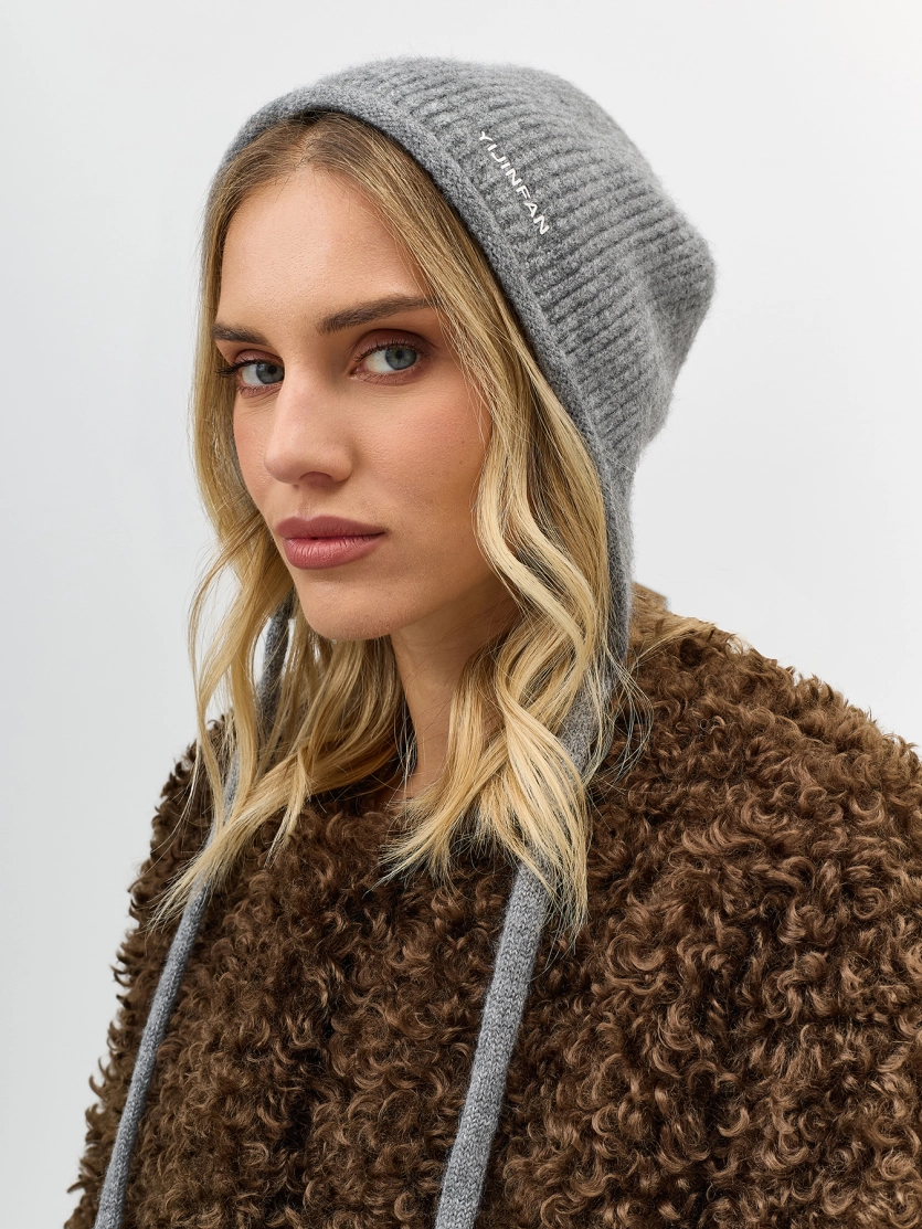 Шапка-чепчик с завязками