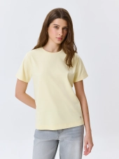 Базовая яркая футболка