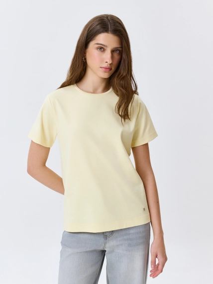 Базовая яркая футболка