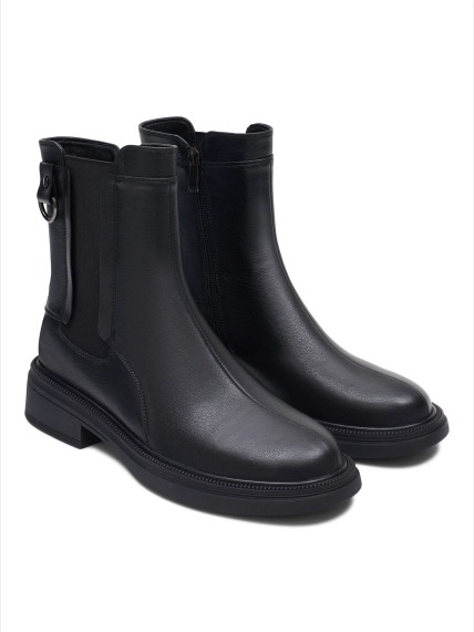 Ботинки кожаные на низком каблуке демисезонные