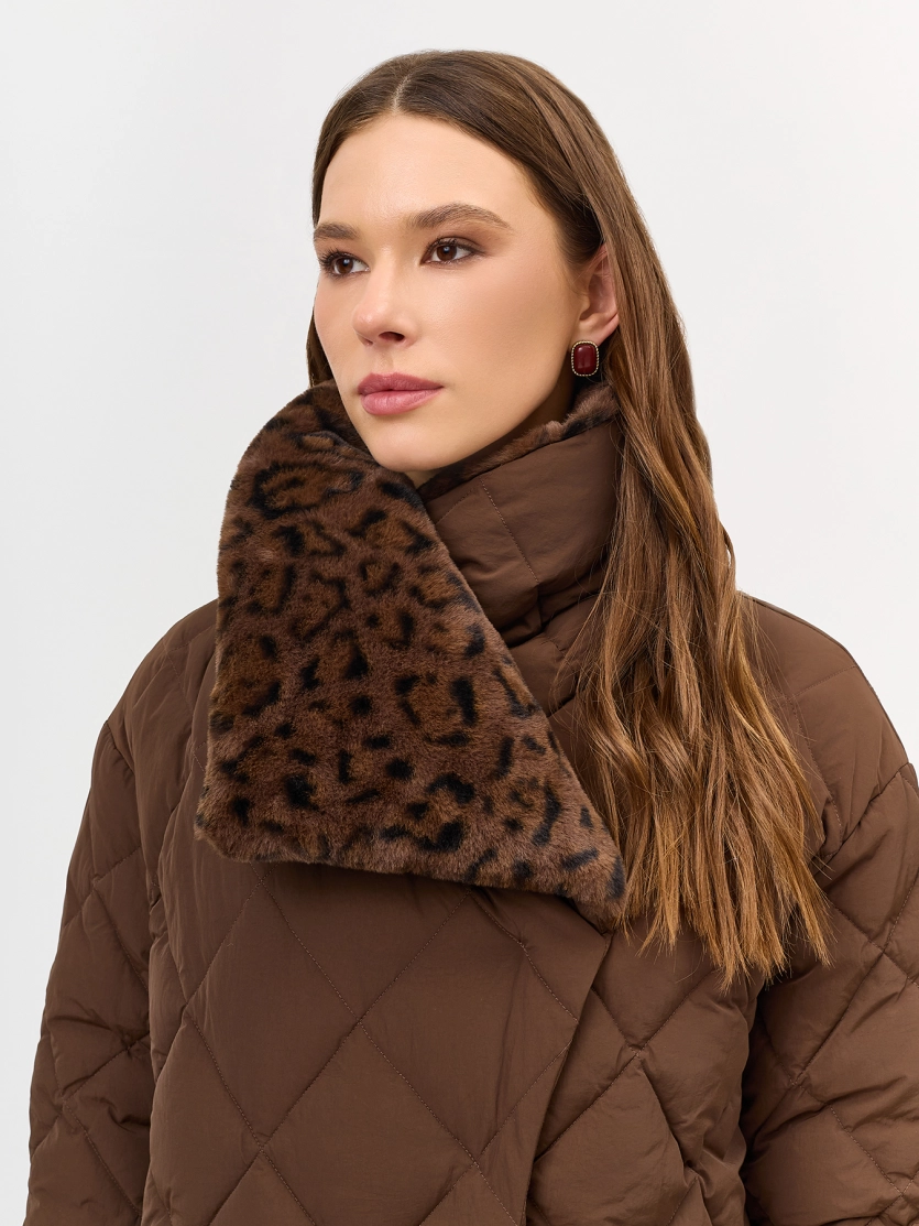 Пальто с меховым воротником