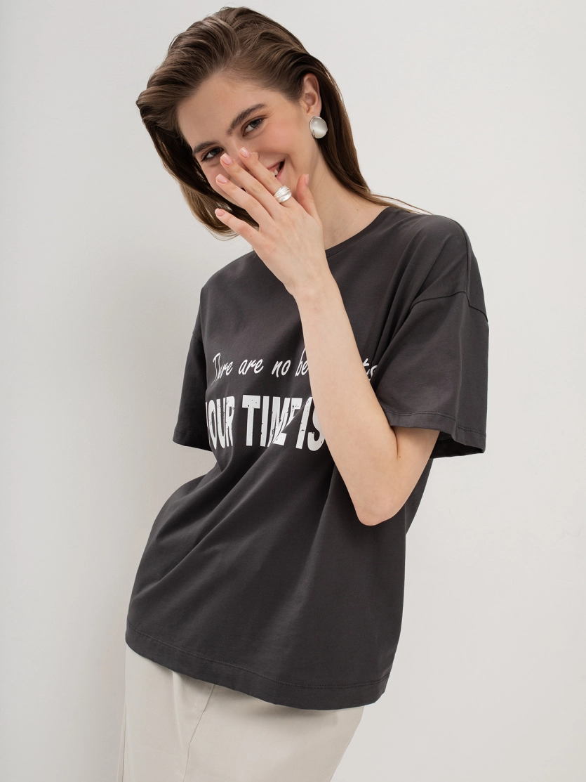 Oversize футболка с контрастным принтом из 100% хлопка