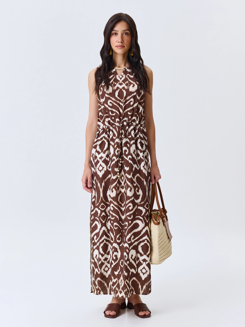 Платье с этническим принтом с высокими разрезами