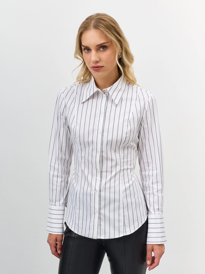 Приталенная рубашка в тонкую полоску