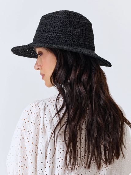 Плетеная шляпа с прямыми полями