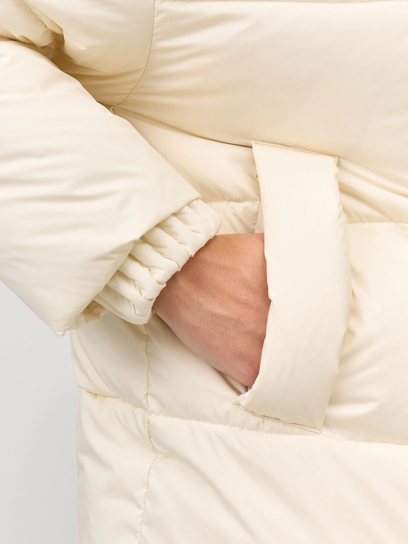 Укороченный пуховик с акцентным воротником