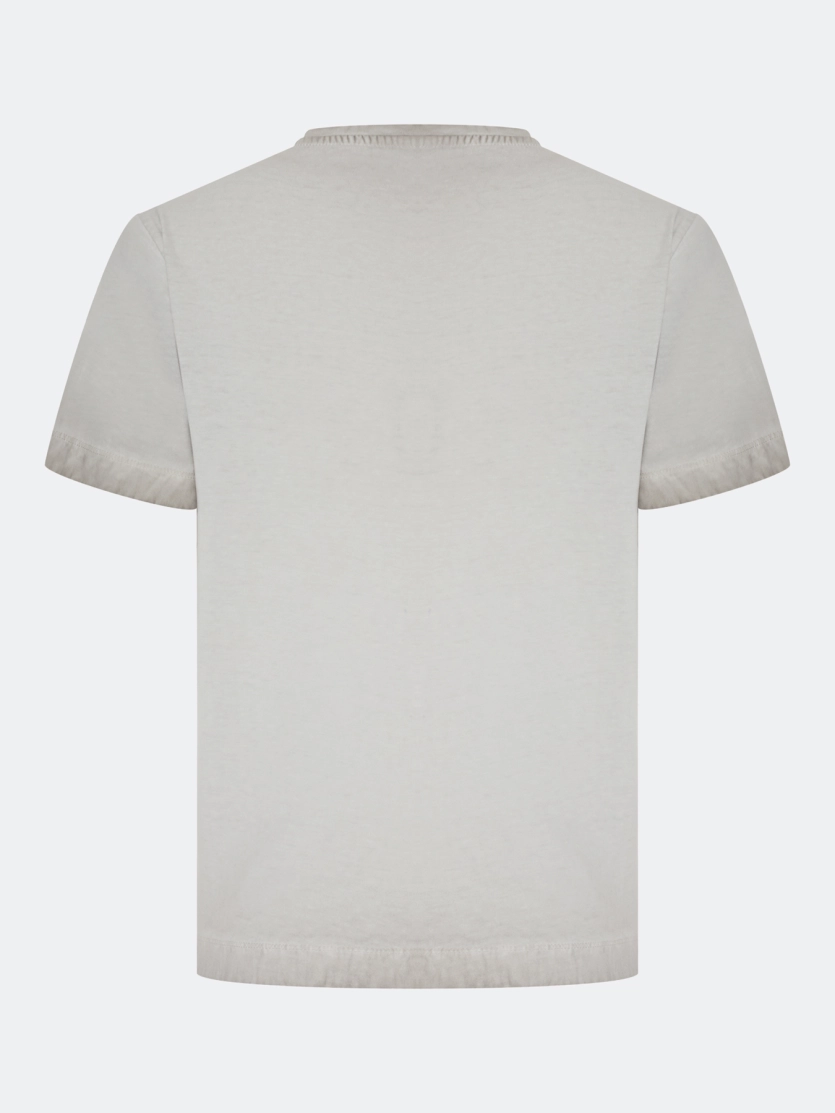 Футболка с яркой вышивкой