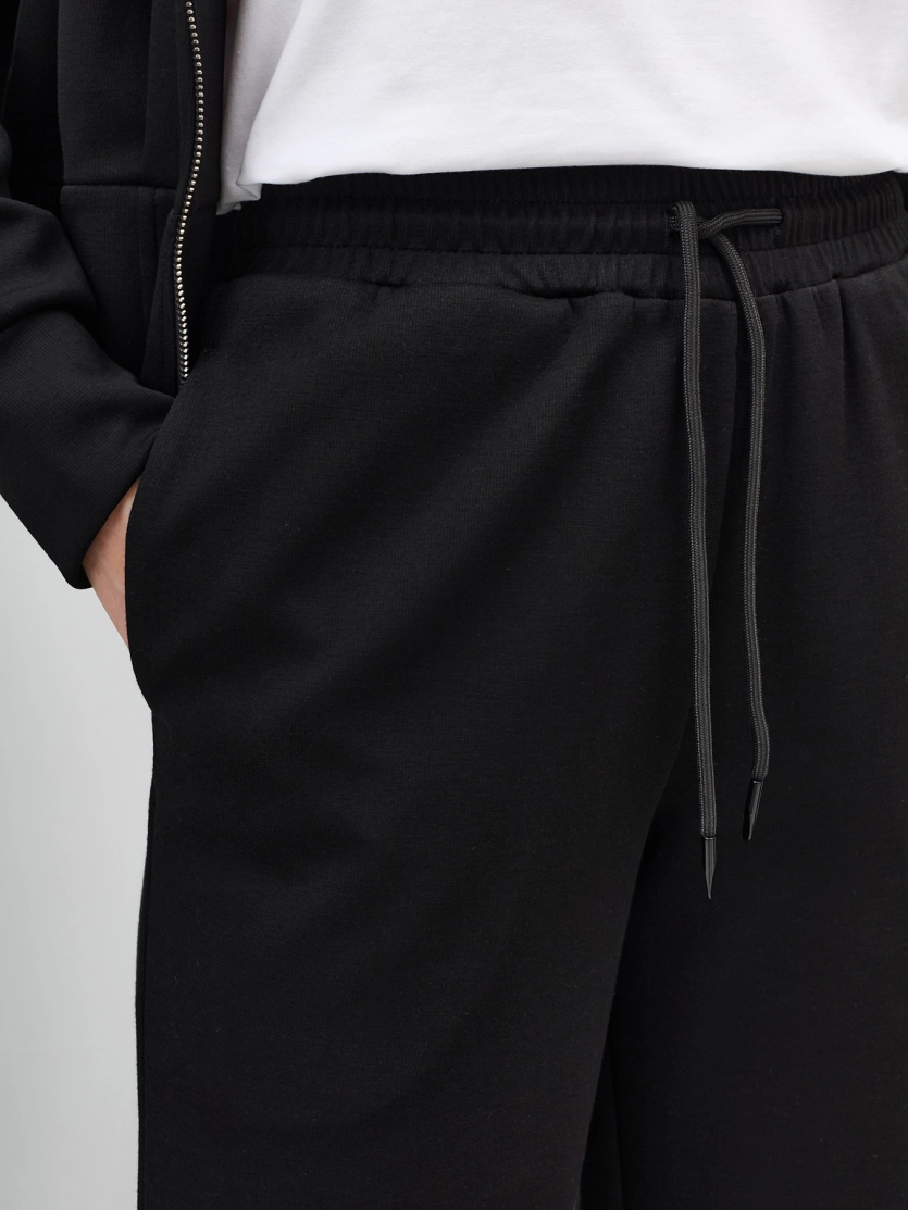 Трикотажные брюки в спортивном стиле