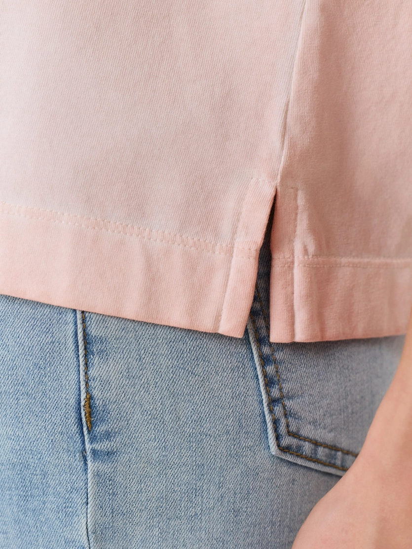 Футболка из хлопка с ручной вышивкой 