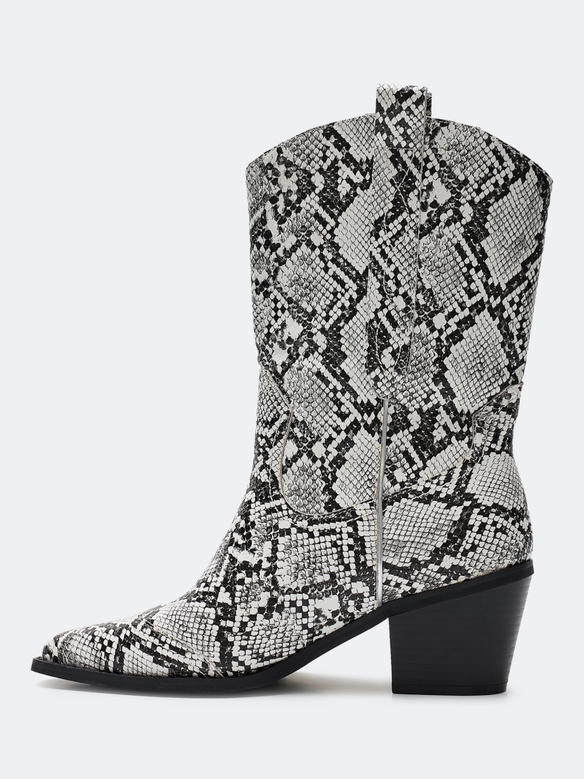 Казаки со змеиным принтом