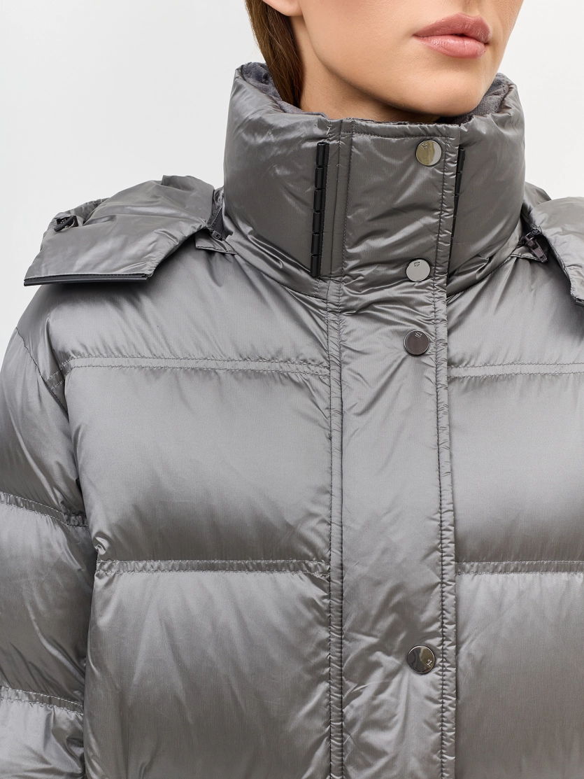 Теплый пуховик с блеском