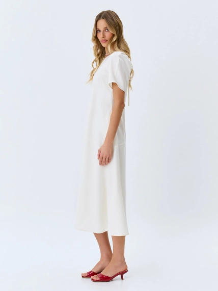 Платье А-силуэта с деталью на спинке