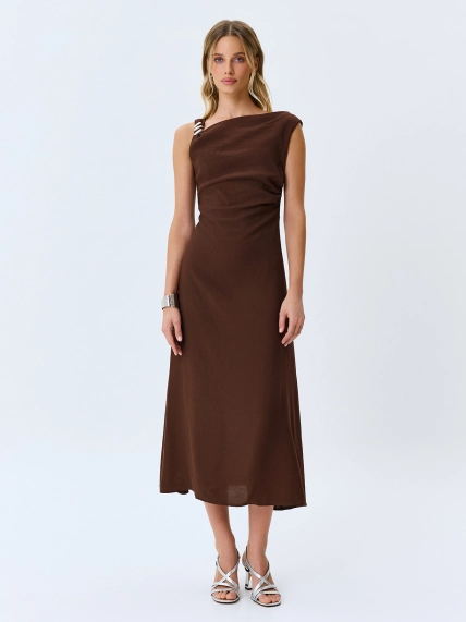Платье-миди с асимметричным вырезом