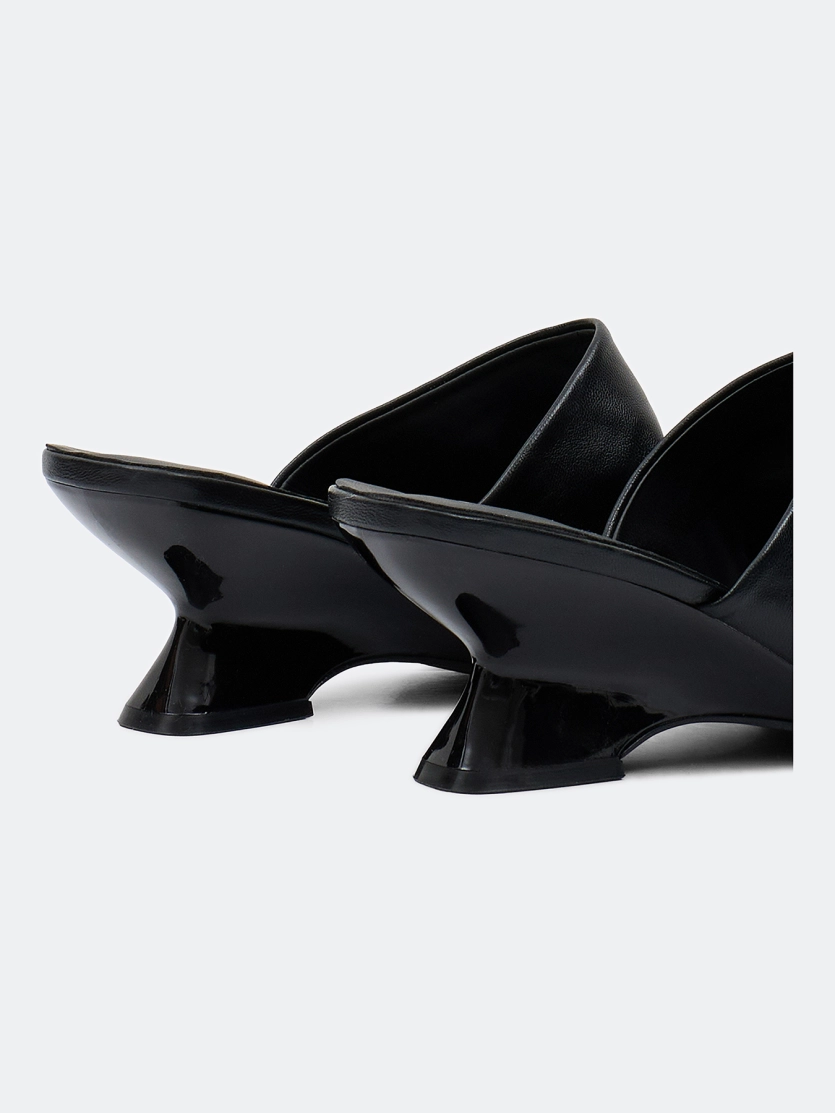 Сабо из эко кожи с квадратным мысом