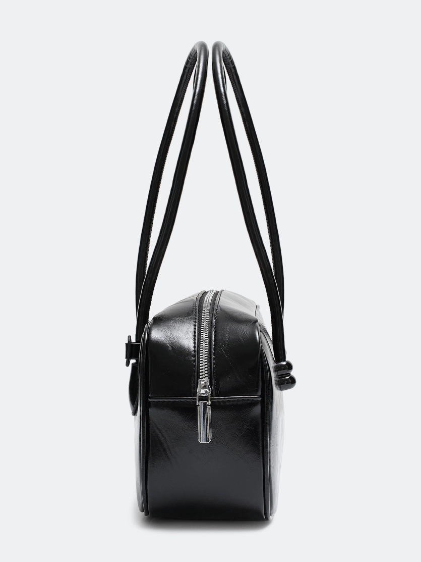 Сумка-багет из фактурной эко кожи