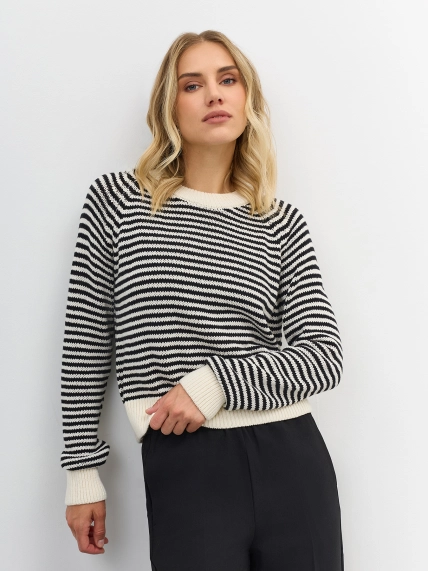 Свитер в контрастную полоску
