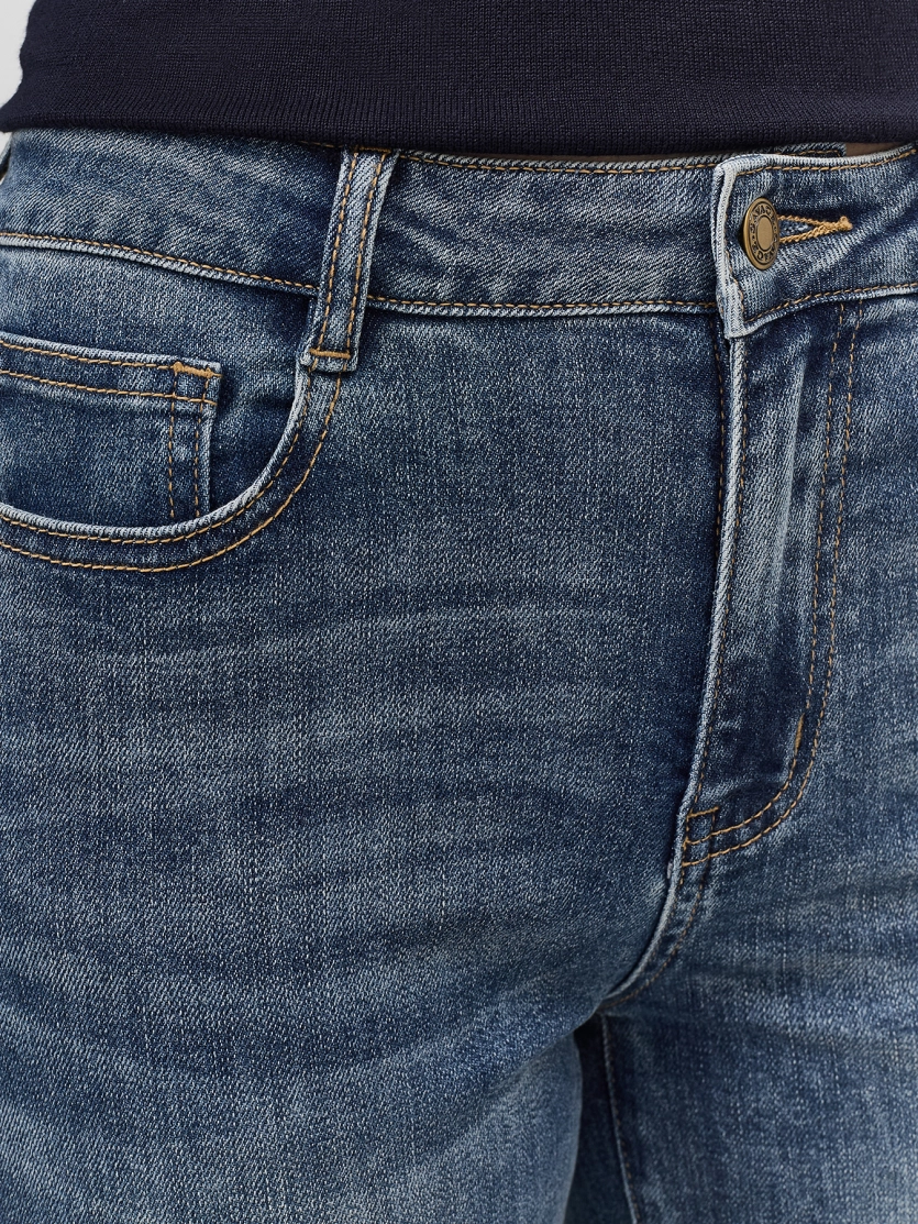 Джинсы с деликатной варкой и бахромой 