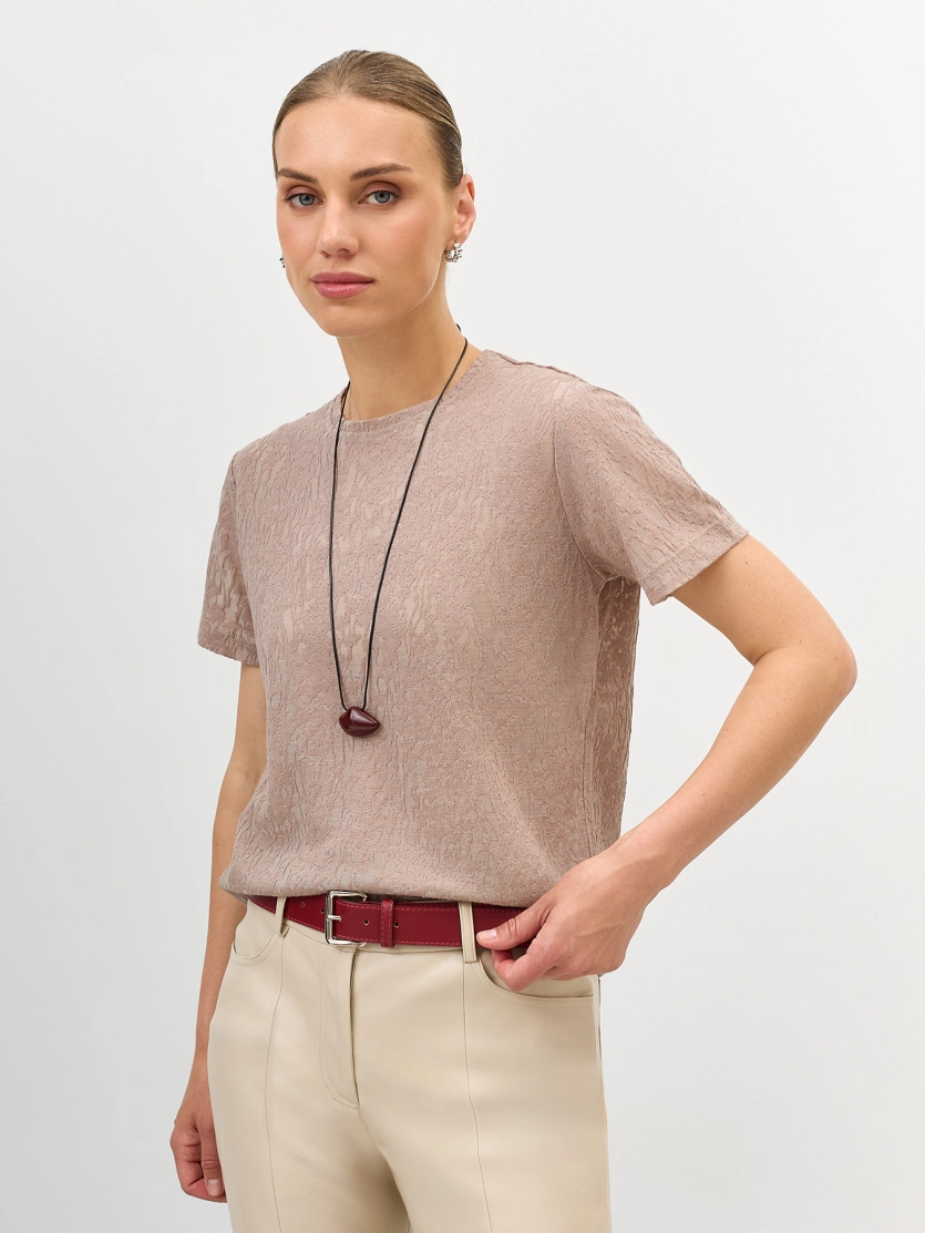 Футболка из фактурного трикотажа