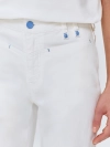 Белые джинсы с вышивкой и цветной фурнитурой 