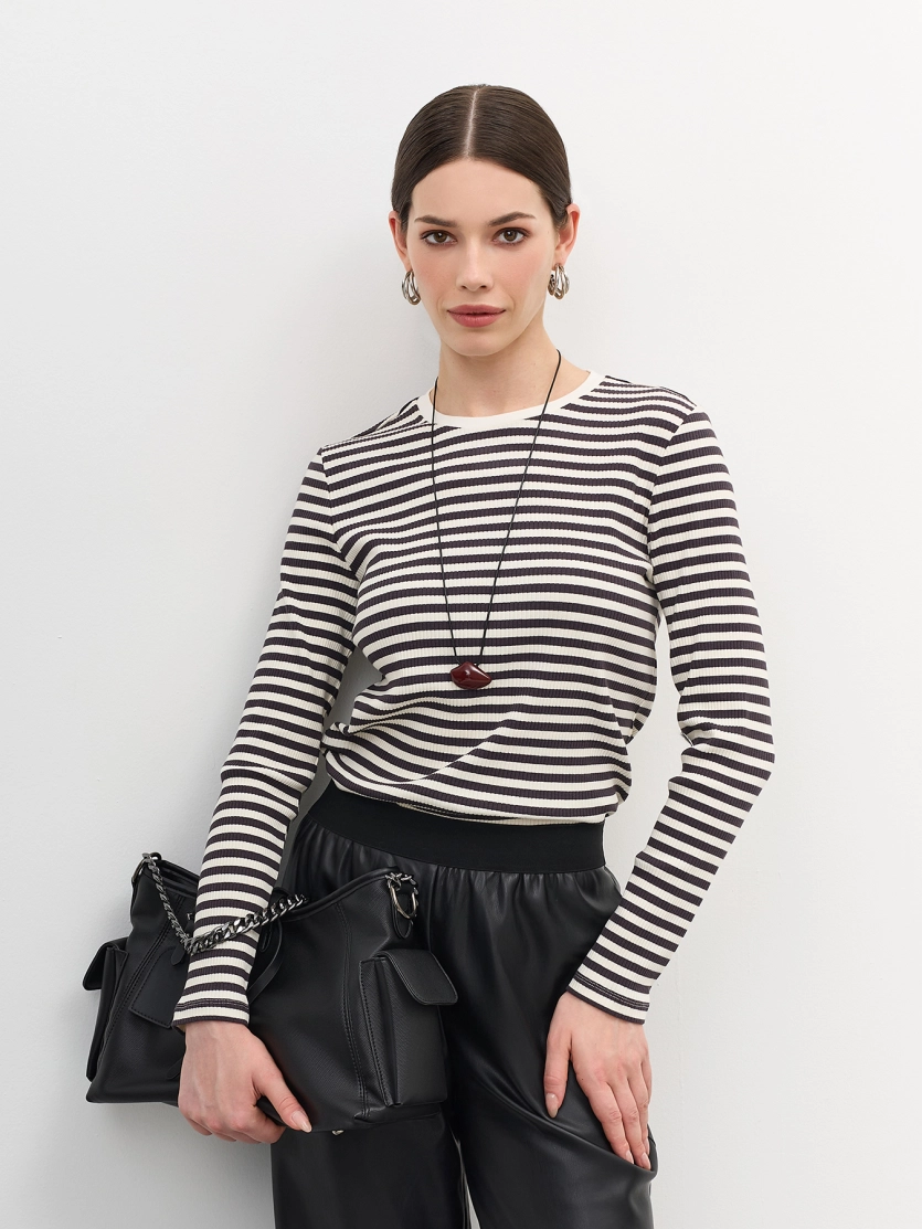 Базовый лонгслив в контрастную полоску