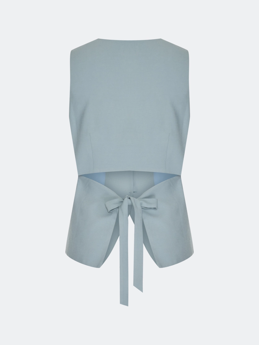 Жилет с вырезом на спине