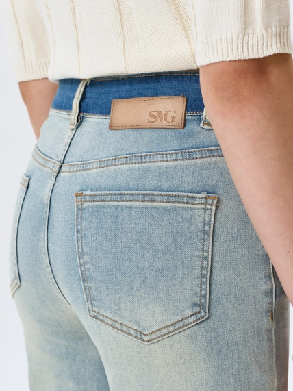 Джинсы Straight fit с акцентной контрастной варкой