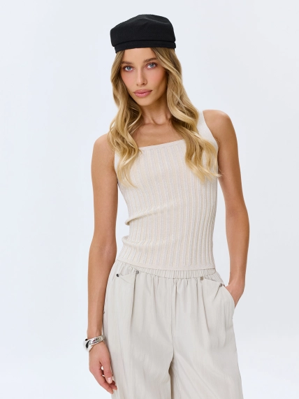 Вязаный топ с деликатным люрексом 