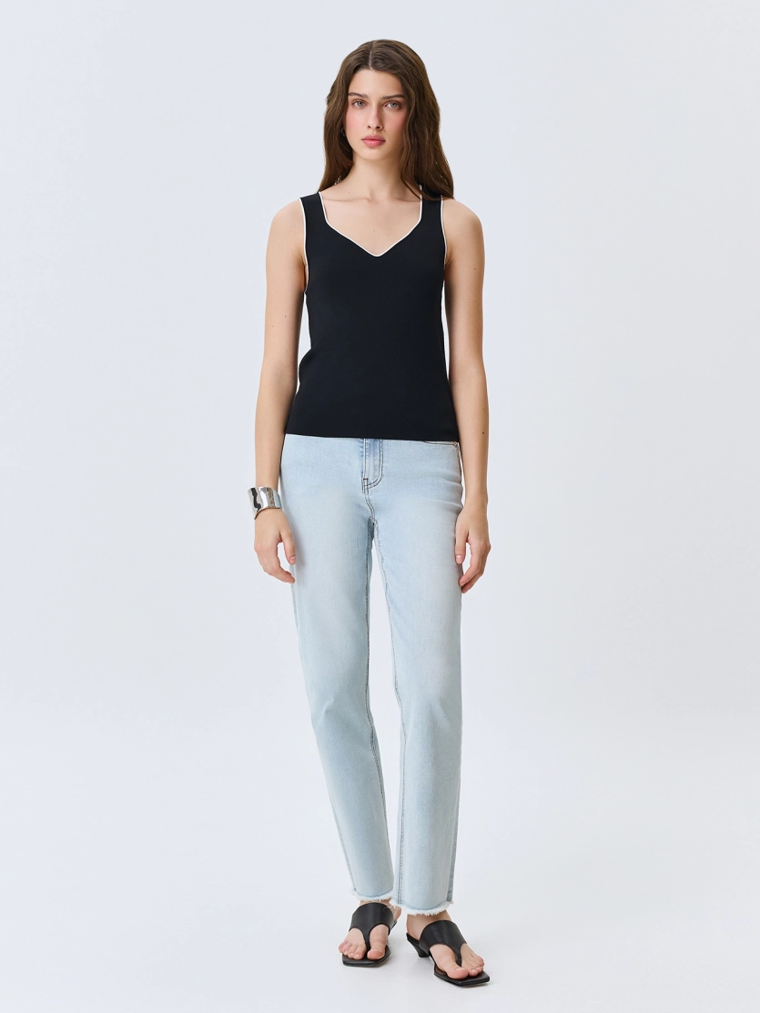 Топ из вискозы с контрастным кантом