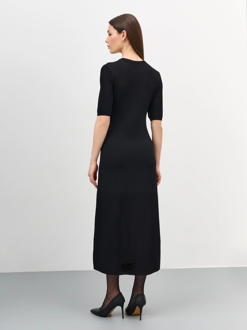 Вязаное платье с полупрозрачными деталями