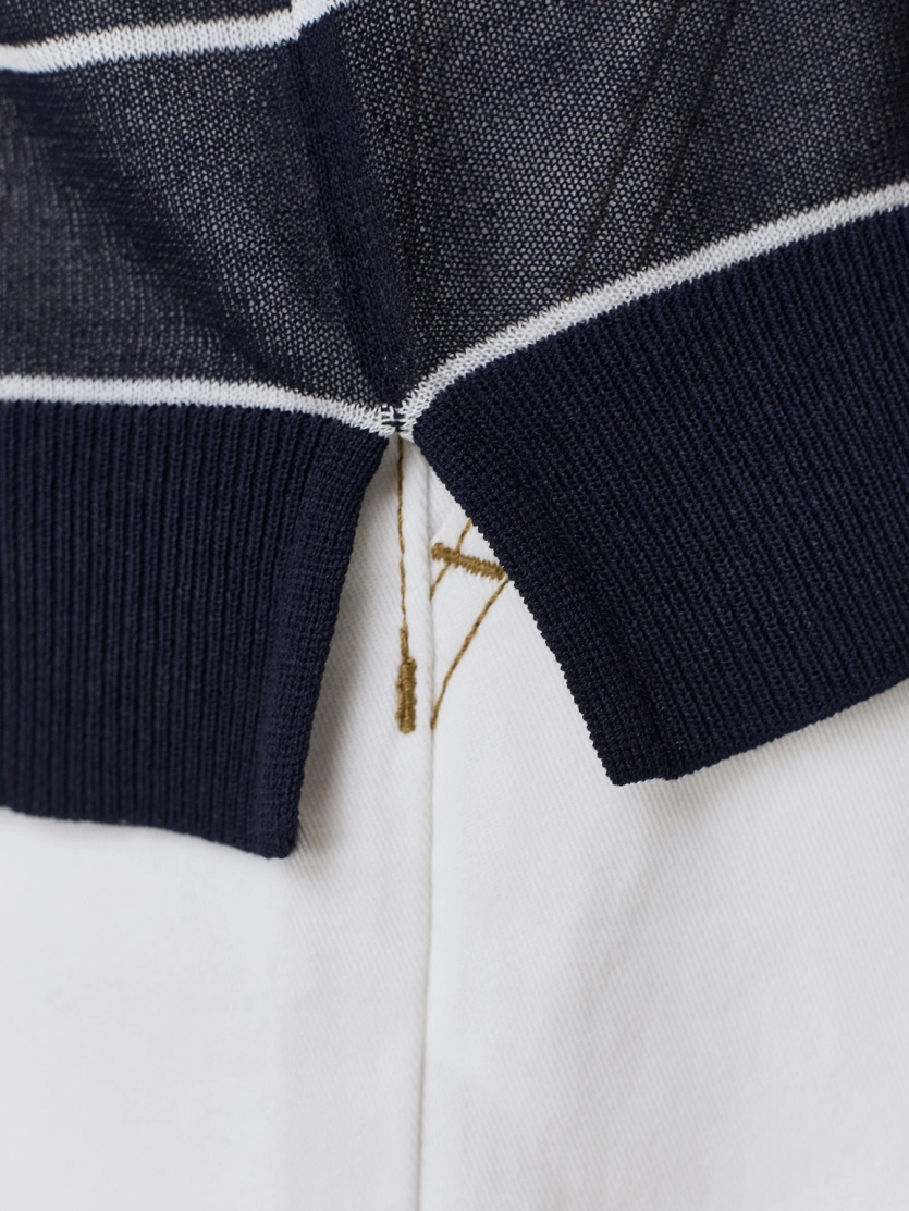 Полупрозрачный джемпер в тонкую полоску