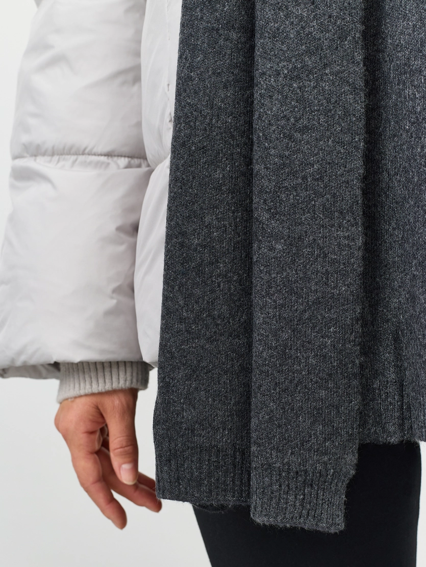 Графитовый шарф из смесовой вискозы