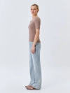 Джинсы bootcut с
акцентными стрелками