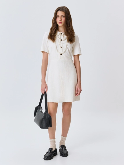 Трикотажное платье с металлическими пуговицами