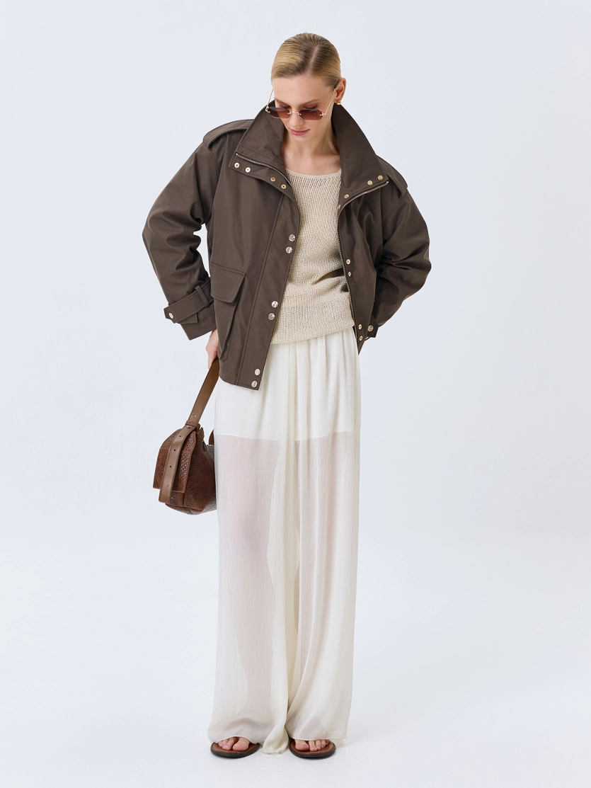 Ветровка с высоким воротником стойкой