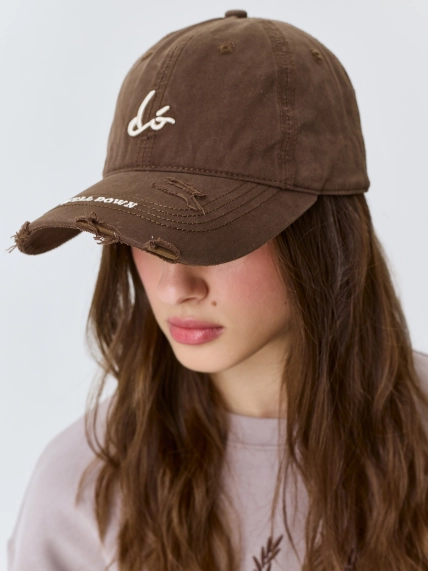 Кепка с объемной вышивкой